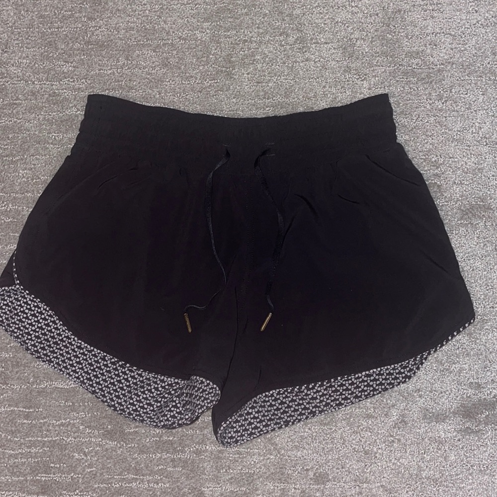 Lululemon choose a side reversible shorts